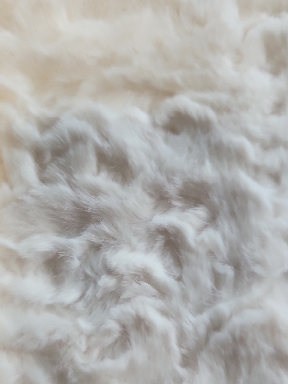 Hotel Du Cobb, Dennis basso Ivory Faux Fur Throw with Lush Pile - Picture 5 of 5